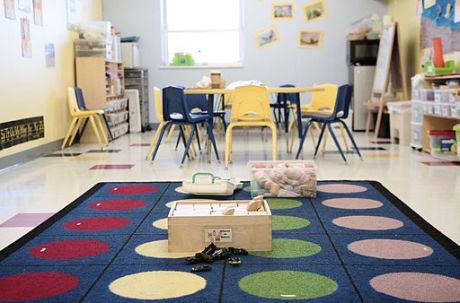 Empty_classroom_at_CommuniKids